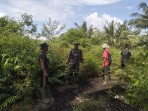 Patroli Karhutla di Sungai Gayung Kiri, Babinsa dan MPA Ingatkan Warga Tak Bakar Lahan