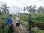 Lewat Komsos, Babinsa Edukasi Warga Soal Karhutla