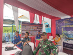 H+3 Lebaran, Serda Eka Rapis Lakukan Pam di Pelabuhan Tanjung Harapan