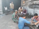 Babinsa Koramil 02 Tebing Tinggi Komsos di Alahair Timur, Ajak Warga Jaga Keselamatan dan Cegah Karh