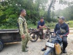 Babinsa Ajak Masyarakat Selatpanjang Kota Jaga Kebersihan dan Keamanan Lingkungan