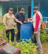 Lawan DBD, Camat Tasik Putri Puyu Pimpin Gerakan Larvasidasi Massal