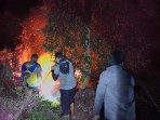 6 Malam Tidur di Lokasi Karhutla, Kapolres Meranti AKBP Gede Adi Padamkan Api Hingga Dini Hari