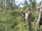 Babinsa Bersama Masyarakat Laksanakan Patroli Karhutla di Desa Alahair Timur