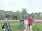 Babinsa Koramil 02 Tebing Tinggi Komsos di Desa Lemang, Ajak Warga Waspadai Karhutla