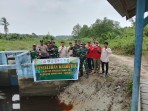 Tim Mabes TNI Tinjau Embung dan Lokasi Terdampak Karhutla di Desa Penyagun Meranti