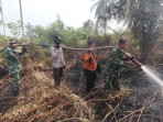 Hari Kedua, Serka Anton Harianja Pimpin Pendinginan Karhutla di Tanah Merah Meranti
