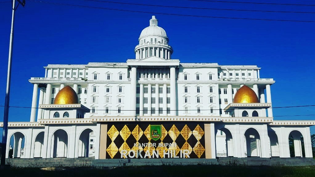 Plang Nama Kantor Bupati Rohil yang Makin Indah