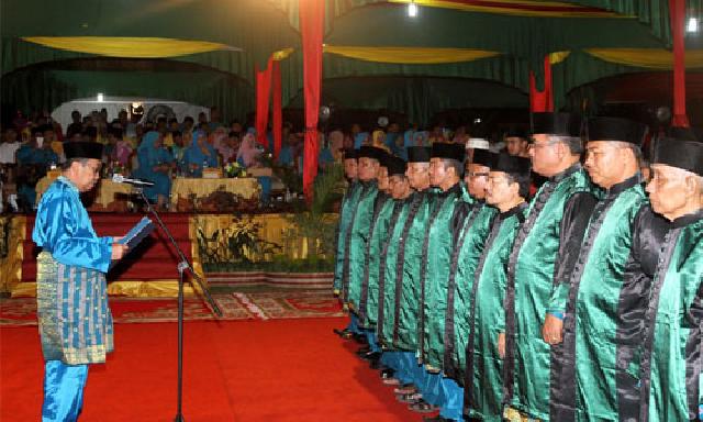 Penelitian buktikan kalau pria lebih narsis dibandingkan wanita